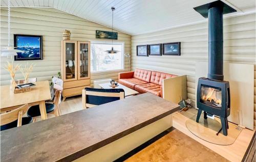 Χώρος καθιστικού στο Beautiful Home In Rennesøy With Wifi