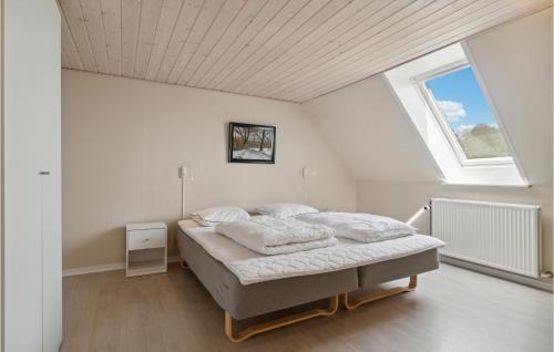 a bedroom with a bed in a room with a window at Markeregaard in Spidsegård