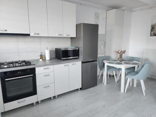Η κουζίνα ή μικρή κουζίνα στο Kriss Studio-Classy White Apartment