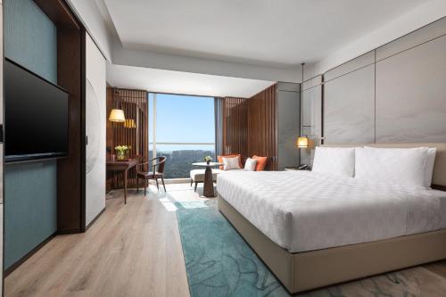 Postel nebo postele na pokoji v ubytování HUALUXE Hotels and Resorts Haining