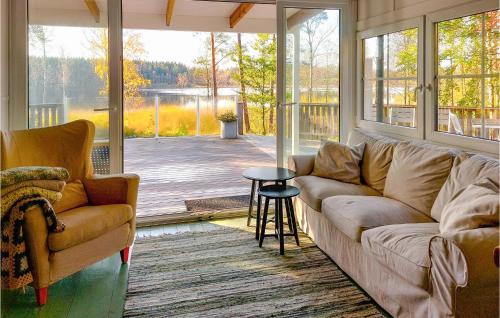 Posezení v ubytování 3 Bedroom Awesome Home In Örkelljunga