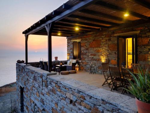 Luxurious beachfront haven in Kea