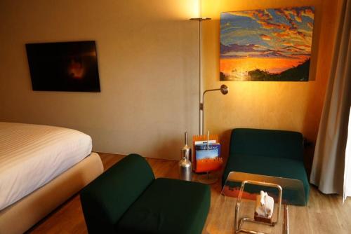 Arthit House Resort Kohlarnにあるシーティングエリア
