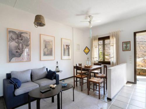 Charming seafront apartment in Kea