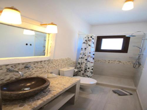 Koupelna v ubytování Seaside luxury in Keas Cycladic gem