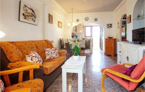 Χώρος καθιστικού στο Cozy Apartment In Guardamar Del Segura