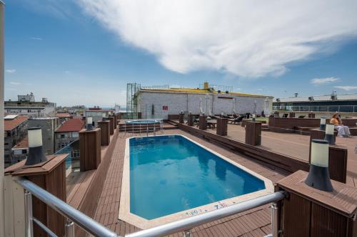 Klas Hotel Istanbul Old Cityの敷地内または近くにあるプール