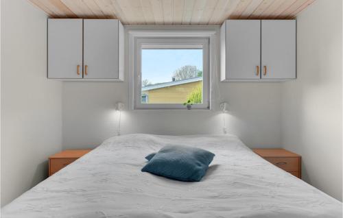 a bedroom with a bed and a window at Lovely Home In Haderslev With Wifi in Haderslev