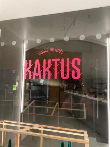 Sijil, anugerah, tanda atau dokumen lain yang dipamerkan di Les pampas