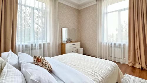 Postel nebo postele na pokoji v ubytování 2-room Retreat Apartments Askia
