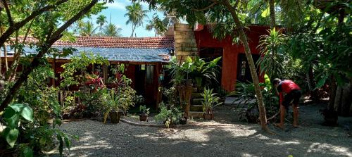 Taman di luar My House Ahangama