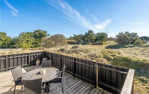 Balkoni atau teres di Stunning Home In Fanø With Wifi