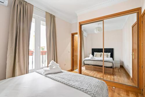 Spacious modern flat in the centre of Madrid - Infantas