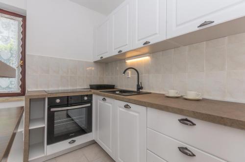 Kuchyňa alebo kuchynka v ubytovaní Apartment Domijan by El-pi tours