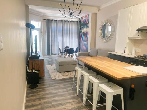 Posezení v ubytování Beautiful SeaPoint Holiday Apt