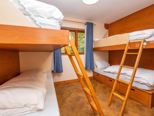 a room with two bunk beds and a window at YHA Chester Trafford Hall in Dunham on the Hill
