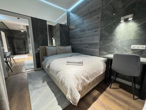 Ένα ή περισσότερα κρεβάτια σε δωμάτιο στο RentNow New Lux Business Apartment in the Center