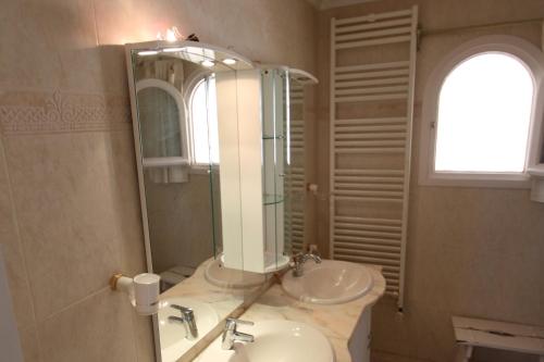 Koupelna v ubytování Bellevue - sea view holiday home with private pool in Benissa