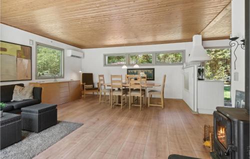 Χώρος καθιστικού στο Beautiful Home In Nexø With Wifi