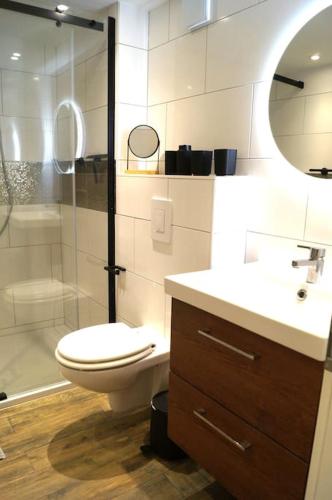 Bilik mandi di Apartment am Stadtwald