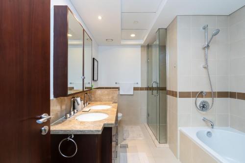 Luxury High Floor 1BR with Full Burj Khalifa View by Auberge photo 3