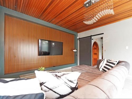 TV a/nebo společenská místnost v ubytování Ava Guest House