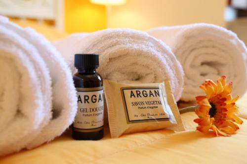 a bottle of soap and towels on a bed at Le Stanze dei Nonni in Avellino