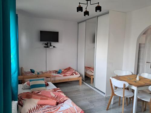 Postel nebo postele na pokoji v ubytování Apartament obok Zamku