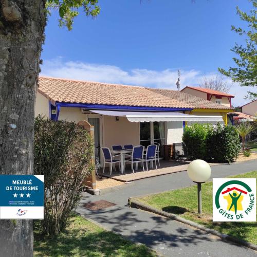 Villa dans résidence de vacances avec piscine, tennis et aire de jeux