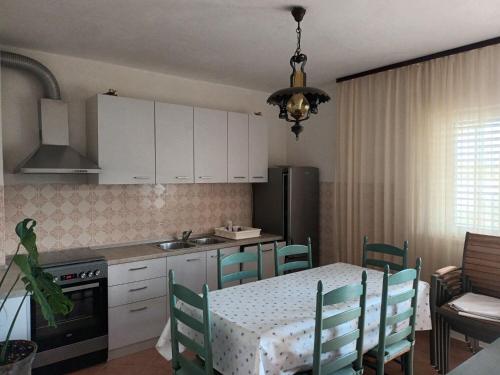 Kuchyňa alebo kuchynka v ubytovaní Apartments Ivo