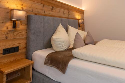 a bedroom with two beds and a headboard at Natur & Familienhotel Der Stieglerhof in Radstadt