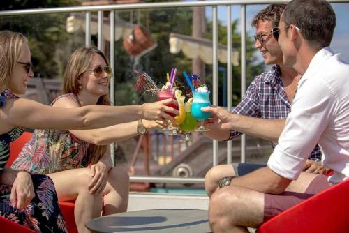 a group of people sitting around drinking drinks at Camping 5 étoiles - Parc aquatique - eeiade in Brem-Sur-Mer