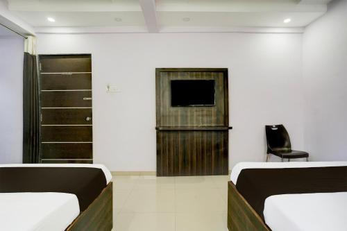 Televisyen dan/atau pusat hiburan di Super Hotel O Chhatrapati Nagar