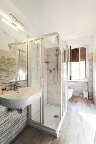 Ein Badezimmer in der Unterkunft Hotel Osimar
