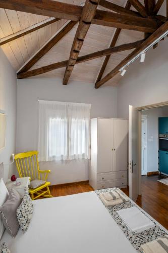 Katil atau katil-katil dalam bilik di Casa Chrysa Chania 1st floor house with amazing view