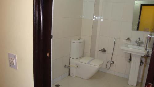 Un baño de Hotel Su Shree Continental Dx Near New Delhi Railway Station