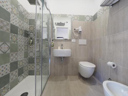 Ein Badezimmer in der Unterkunft Hotel Osimar