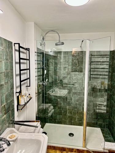Un baño de Hôtel des Basses Pyrénées - Bayonne