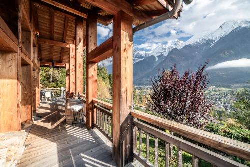 Chalet Ibex Mont-Blanc View, ideal for families, Private Hammam, Sleeps 10 in Les Houches photo 2