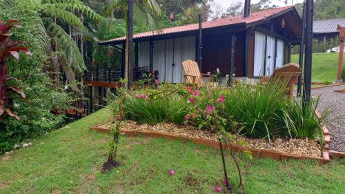 Taman di luar Cabana Arpuro