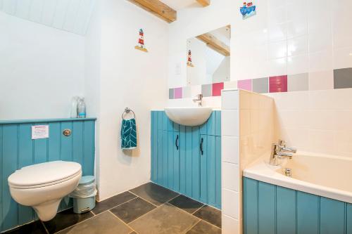 Vannituba majutusasutuses Sloop Inn Cottage