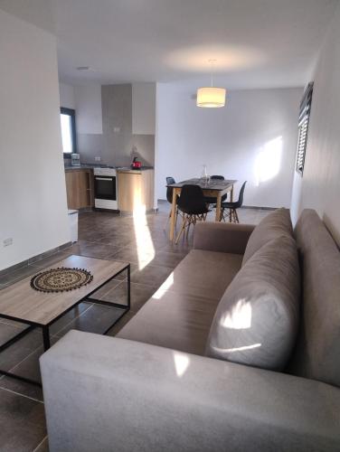 a living room with a couch and a table at Departamento Malbec House in Maipú