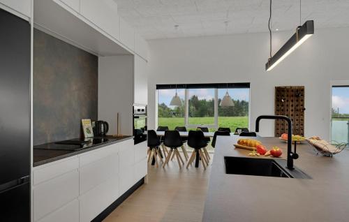 Ruang duduk di Nice Home In Spøttrup With Sauna