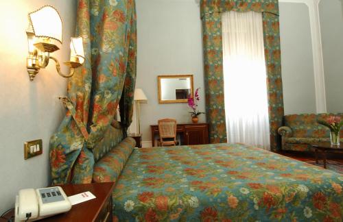 a hotel room with a bed and a telephone at Grande Albergo Quattro Stagioni in Rieti