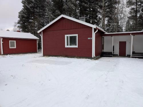 L'établissement Hel stuga nära Vindelälven i Lappland en hiver