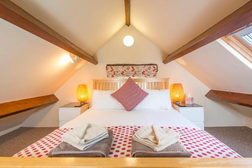 Ένα ή περισσότερα κρεβάτια σε δωμάτιο στο West Barn