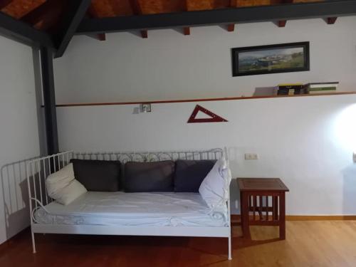 Ένα ή περισσότερα κρεβάτια σε δωμάτιο στο Casa con vistas únicas a la Playa de Cueva, Asturias