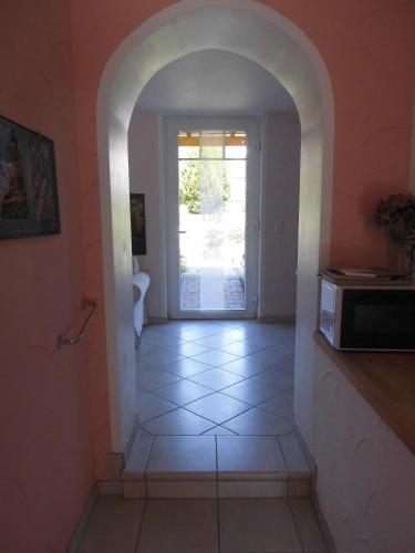 a hallway with an archway leading to a door at Marie's Apartment in Detmold