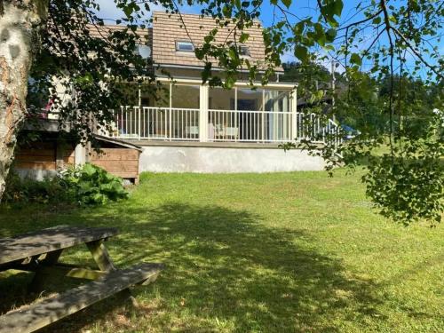 Maison spacieuse à Saint-Jacques-des-Blats avec jardin