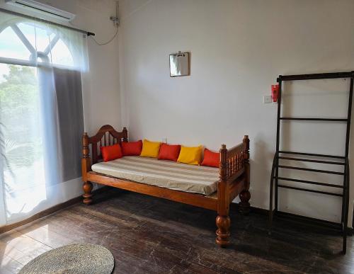 Un ou plusieurs lits dans un hébergement de l'établissement Ginger Harmony Guesthouse and Cafe